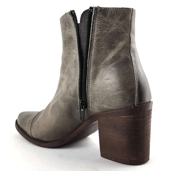 FREEBIRD Clair Ankle Boots Grey Distressed Leather  Front Zip Stacked Heels Sz 6 - Picture 9 of 16